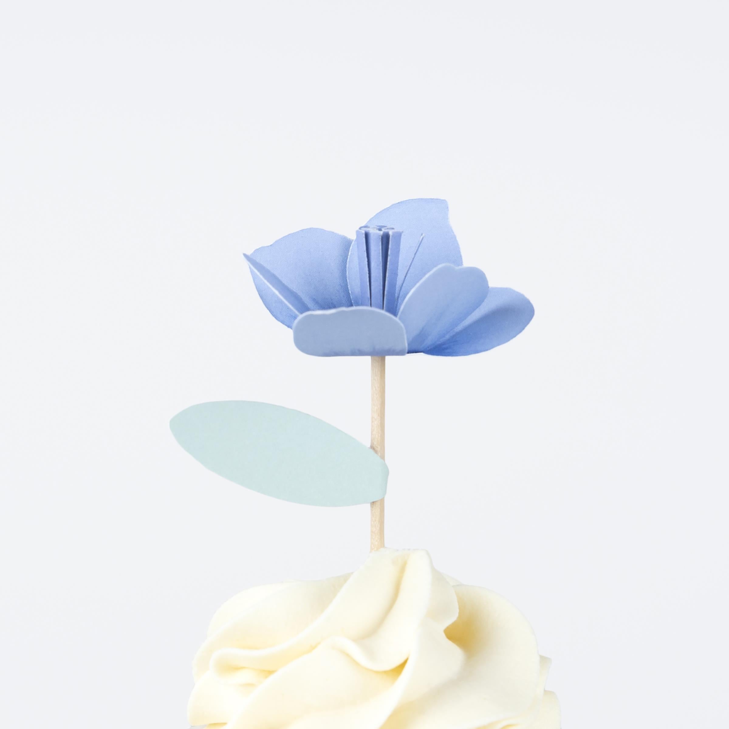 Meri Meri Meadow Unicorns Cupcake Kit (Pack of 24 toppers in 6 designs)